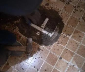 双峰卫生间漏水维修公司为您分享下卫生间渗水如何处理及注意事项